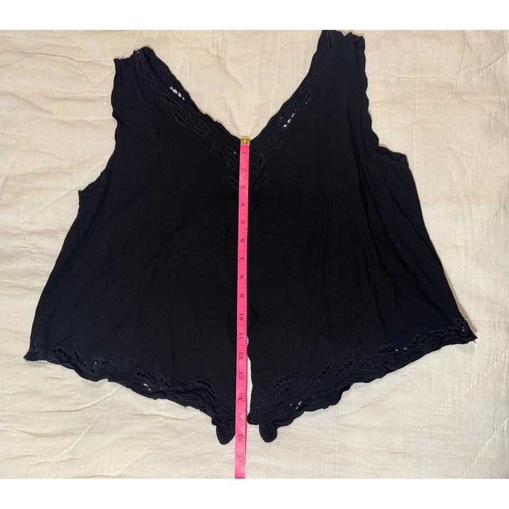Free People Black‎ Embroidered Eyelet Sleeveless Boho Crop Top Scalloped Hem M